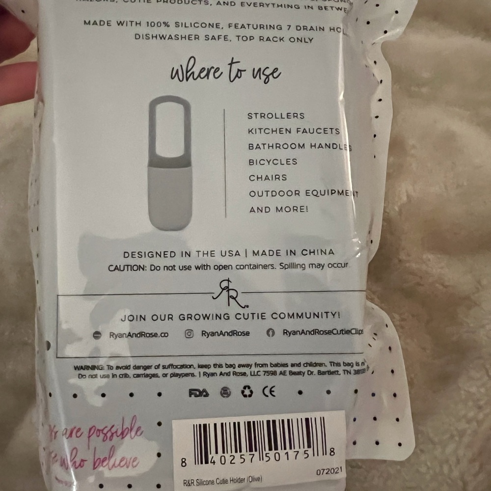Ryan & Rose retired color “Olive” Cutie Holder BOGG New in package - Picture 2 of 2